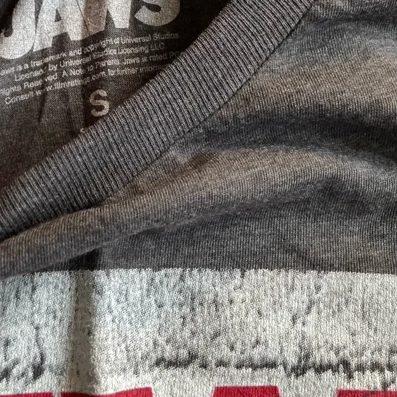 New men’s small JAWS tee shirt - Picture 3 of 4